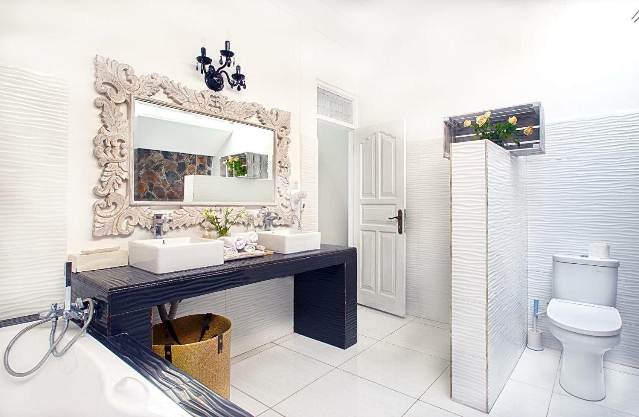 Villa White Stars Seminyak  Exterior photo