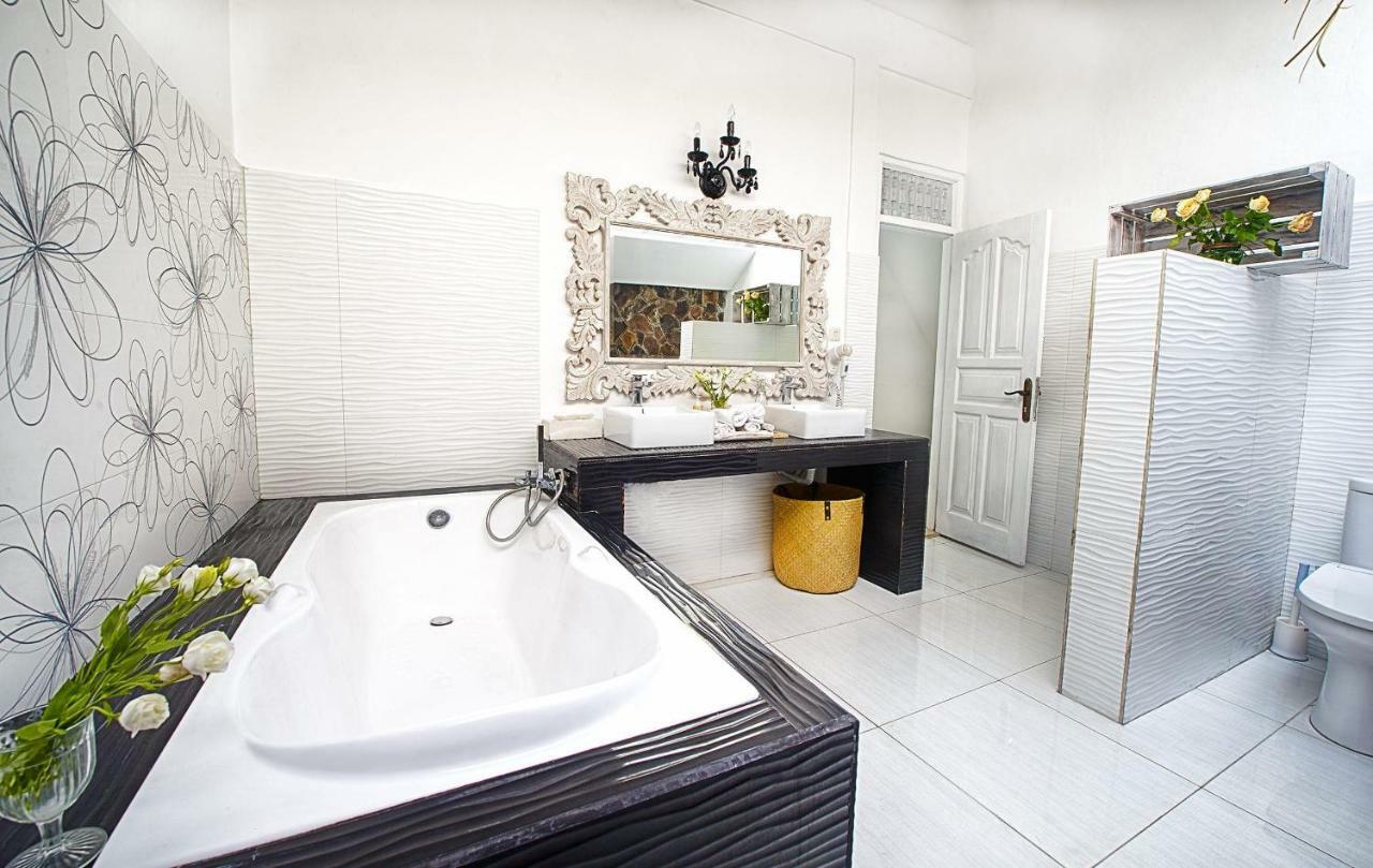 Villa White Stars Seminyak  Exterior photo